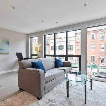Chic North End Escape Near Waterfront Apartment